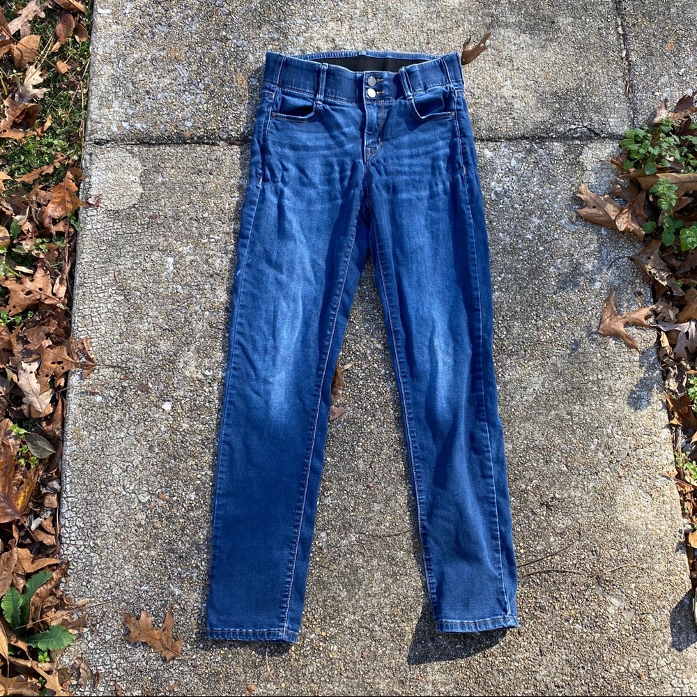 Apt. 9 tummy control straight leg jeans size 6